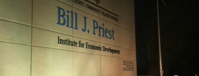 Bill J. Priest Institute for Economic Development is one of Posti che sono piaciuti a David.