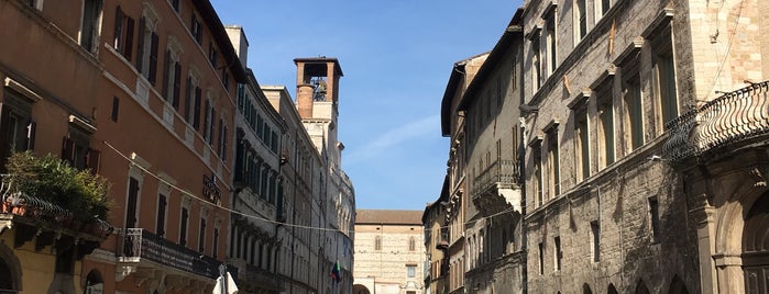 Perugia Centro is one of Trouvez Lamour (precious gifts).