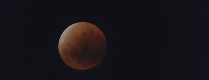 Super Moon Lunar Eclipse 2015 is one of Antoinetteさんのお気に入りスポット.