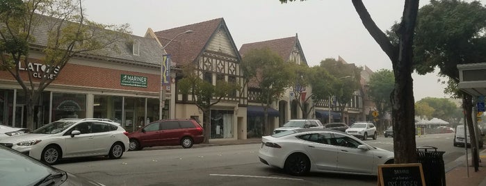 Downtown San Mateo is one of Lieux qui ont plu à Chris.