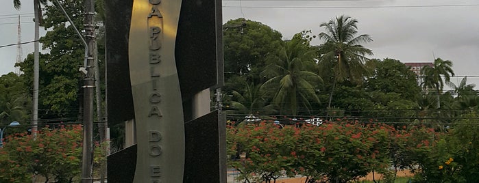 Biblioteca Pública do Estado de Pernambuco is one of Places :).