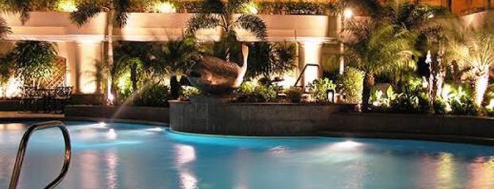 Pan Pacific Manila Swimming Pool is one of María’s Liked Places.