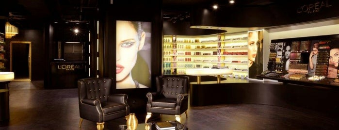 Beauty Boutique L’Oréal Paris Chiado is one of LISBOA.