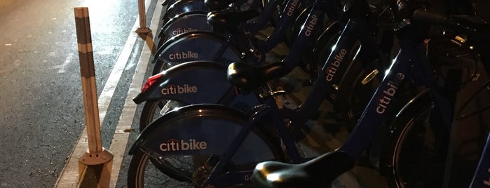 Citi Bike - W 16 St & 8 Ave is one of Lugares favoritos de Albert.