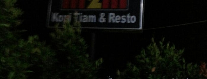 M2M Cafe is one of Restoran.