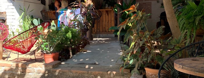 Barrio Cafe is one of Puerto Escondido.