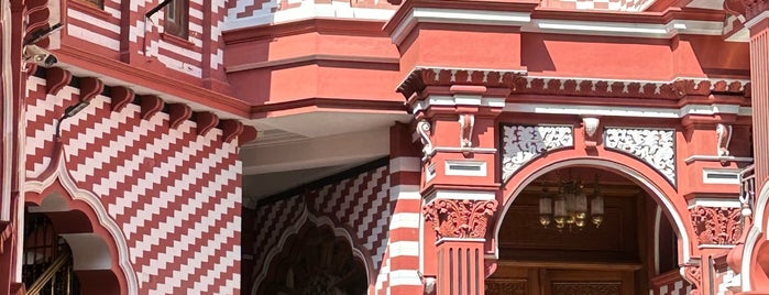 Jami-Ul-Alfar Mosque (Red Mosque) is one of Colombo.