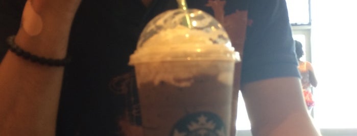 Starbucks is one of สถานที่ที่ Kristeena ถูกใจ.