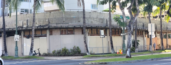 Ambassador Hotel Waikiki is one of Mid Century Hawai’i.
