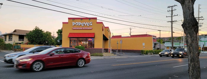 Popeyes Louisiana Kitchen is one of Honolulu 2018.