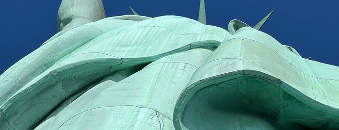 Statue Cruises Liberty Island Terminal is one of Diana'nın Beğendiği Mekanlar.