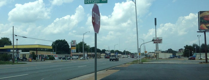 Muscle Shoals, AL is one of Michael'in Beğendiği Mekanlar.