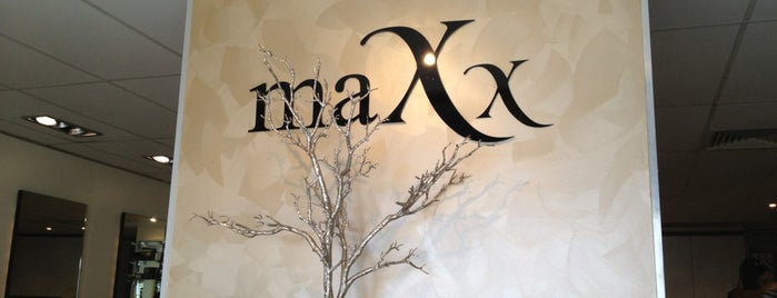 The Maxx Hair and Makeup is one of สถานที่ที่ Andrew ถูกใจ.
