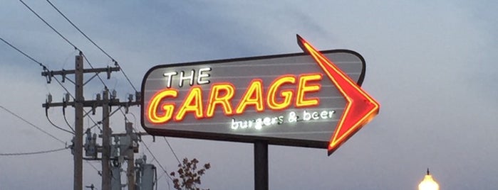The Garage Burgers and Beer is one of Tempat yang Disukai David.