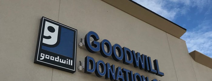 Goodwill Donation Center is one of Posti che sono piaciuti a Suzanne E.