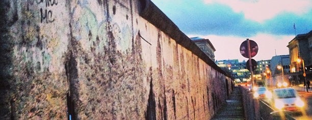 Monumento del Muro de Berlín is one of World Heritage Sites List.