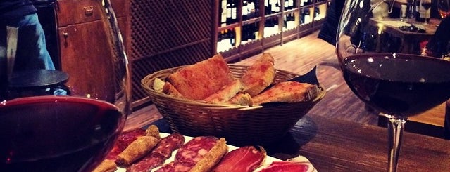 Zona d'Ombra is one of Food & Fun - Barcelona.