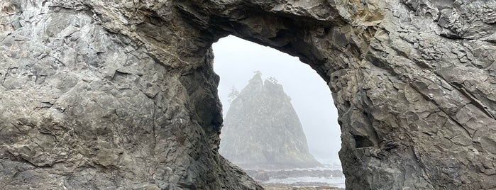 Hole in the Wall is one of Olympic National Park 💚.