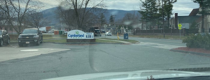 Cumberland Farms is one of Tempat yang Disukai Christopher.