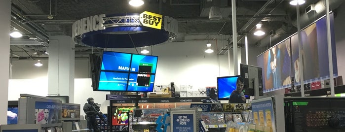 Best Buy is one of Ronaldoさんのお気に入りスポット.