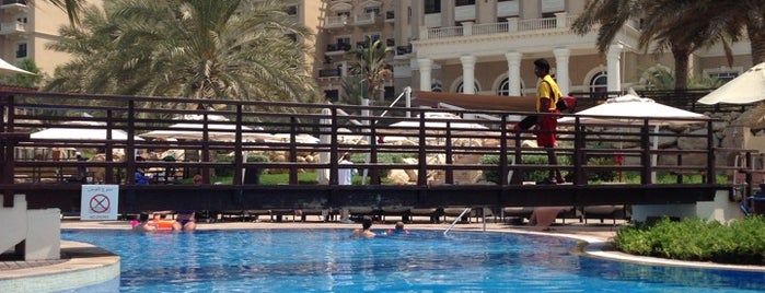 Le Méridien Mina Seyahi Beach Resort & Marina is one of Dubai med Clara.