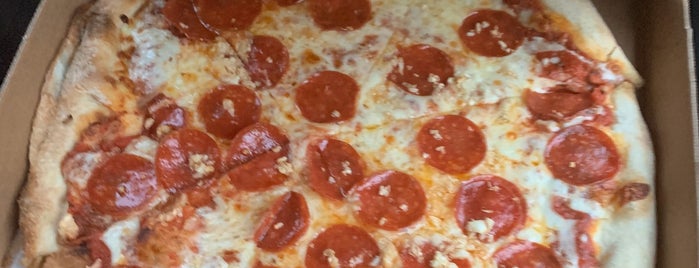 Standard Pizza Co. is one of Posti che sono piaciuti a Mia.