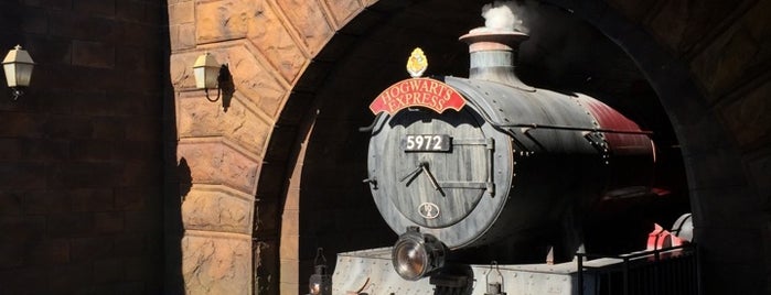 Hogwarts Express – Hogsmeade Station is one of Posti che sono piaciuti a Jason.
