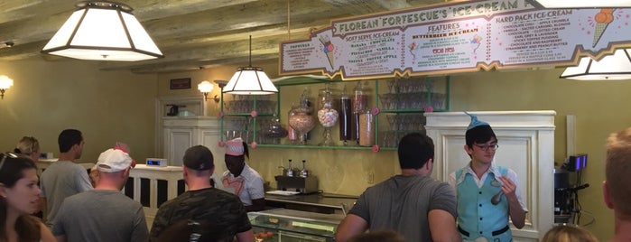 Florean Fortescue Ice Cream Parlour is one of Tempat yang Disukai Jason.