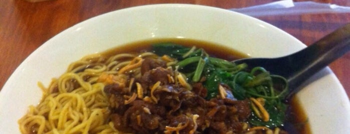 Bakmi Toko Tiga is one of List Kuliner Jakarta.