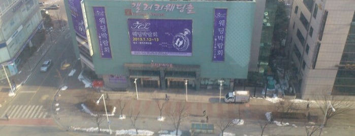 갤러리아 백화점 is one of Orte, die Won-Kyung gefallen.