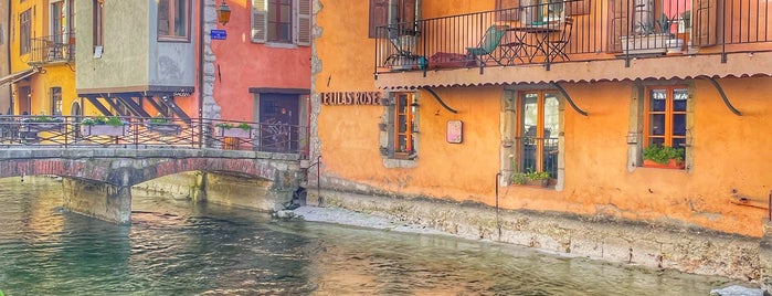 Canal du Thiou is one of Annecy.