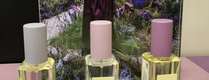 Jo Malone is one of Locais curtidos por Диана.