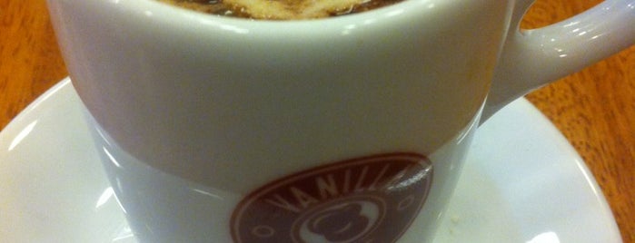 Vanilla Caffe is one of Tempat yang Disukai Charles.