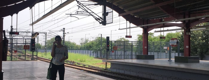 Yamuna Bank Metro Station is one of New Delhi.