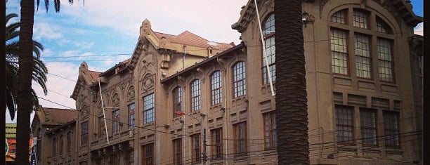 Pontificia Universidad Católica de Valparaíso is one of Lugares favoritos de Cristobal.