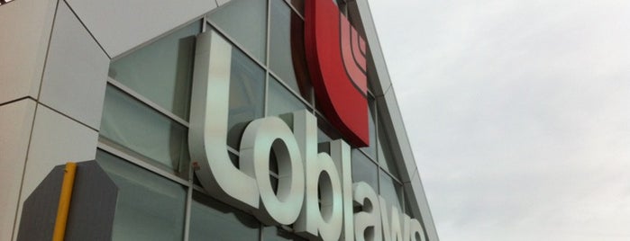 Loblaws is one of Ashleighさんのお気に入りスポット.