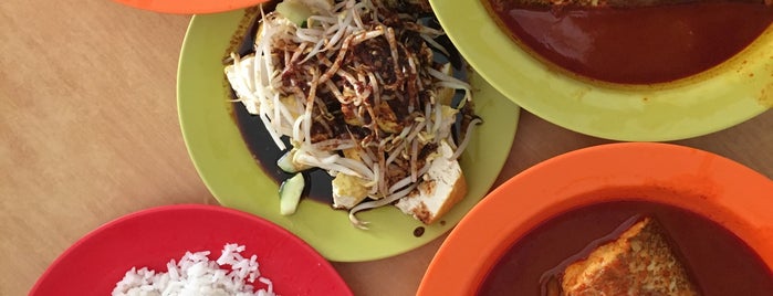 Mak Limah Asam Pedas is one of Batu Pahat Food Spot.