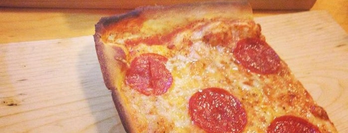 Pizza Amore is one of Danielさんのお気に入りスポット.