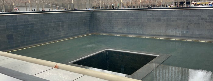 9/11 Memorial North Pool is one of สถานที่ที่ Jess ถูกใจ.