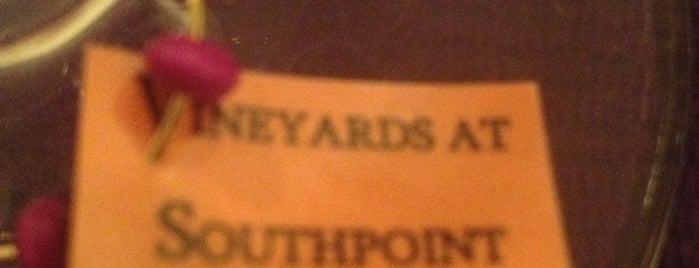 Vineyards at Southpoint is one of Harry'ın Beğendiği Mekanlar.