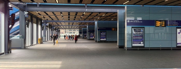 Reading Railway Station (RDG) is one of Summer in London/été à Londres.