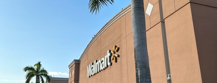 Walmart Supercenter is one of Carlys Spot.