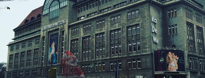 Kaufhaus des Westens (KaDeWe) is one of Berlín.