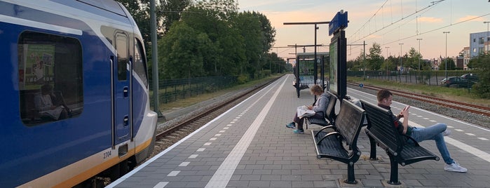 Station Heerenveen is one of traveling.