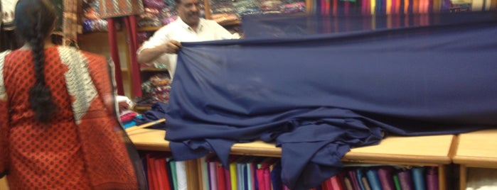 Rathna Silk Store is one of ꌅꁲꉣꂑꌚꁴꁲ꒒'s Saved Places.