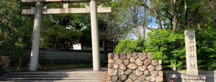 Hokoku Shrine is one of Mirei Shigemori 重森三玲.