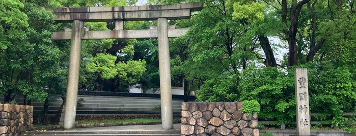 Hokoku Shrine is one of Mirei Shigemori 重森三玲.