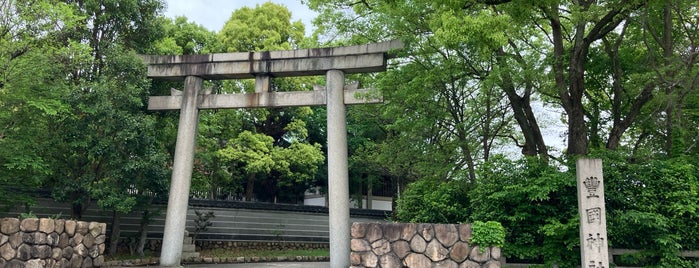 Hokoku Shrine is one of 京橋.