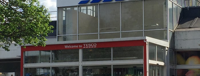 Tesco is one of Locais curtidos por Theofilos.