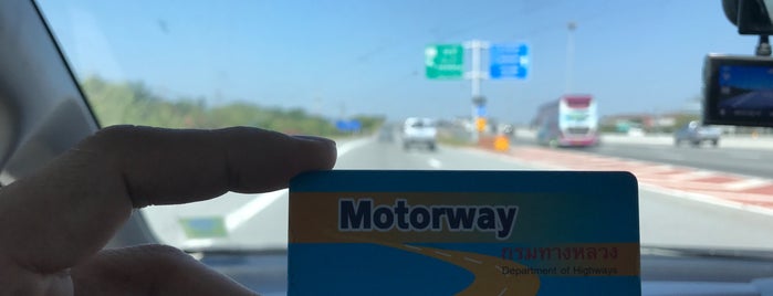 ด่านฯ พานทอง (ขาออก) is one of ทางหลวงพิเศษหมายเลข 7 (Motorway 7).